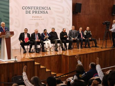 AMLO pide a migrantes no caer en promesas de “polleros” que engañan con el fin del título 42