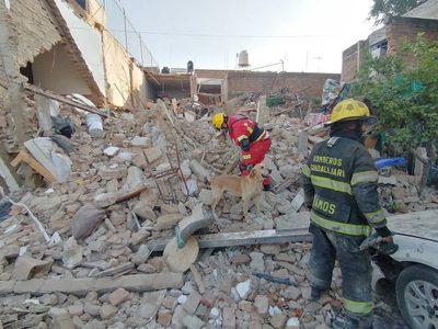 Explosión en una vivienda de Guadalajara; un muerto y siete heridos