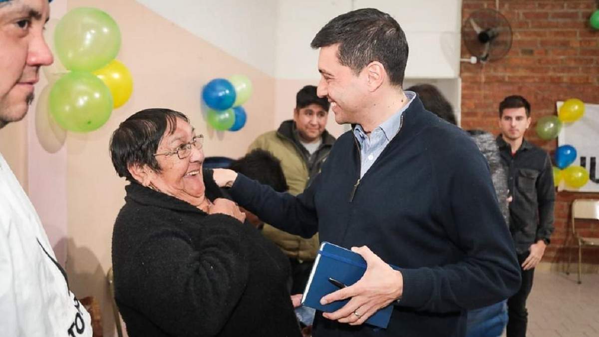 El cuaderno azul de Koopmann, una herramienta fundamental para él. Fuente: (Prensa Legislatura).
