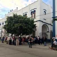 Padres de familia rompen candados en escuela de Chiapas; exigen a CNTE cesar amenazas