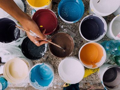 Nunca más tires los botes de pintura vacíos: transformalos en este proyecto perfecto para ordenar tu oficina o casa