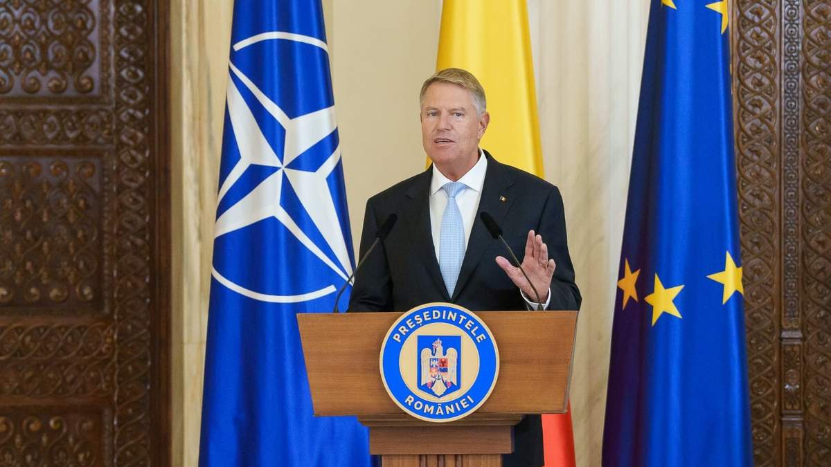 El presidente saliente de Rumania