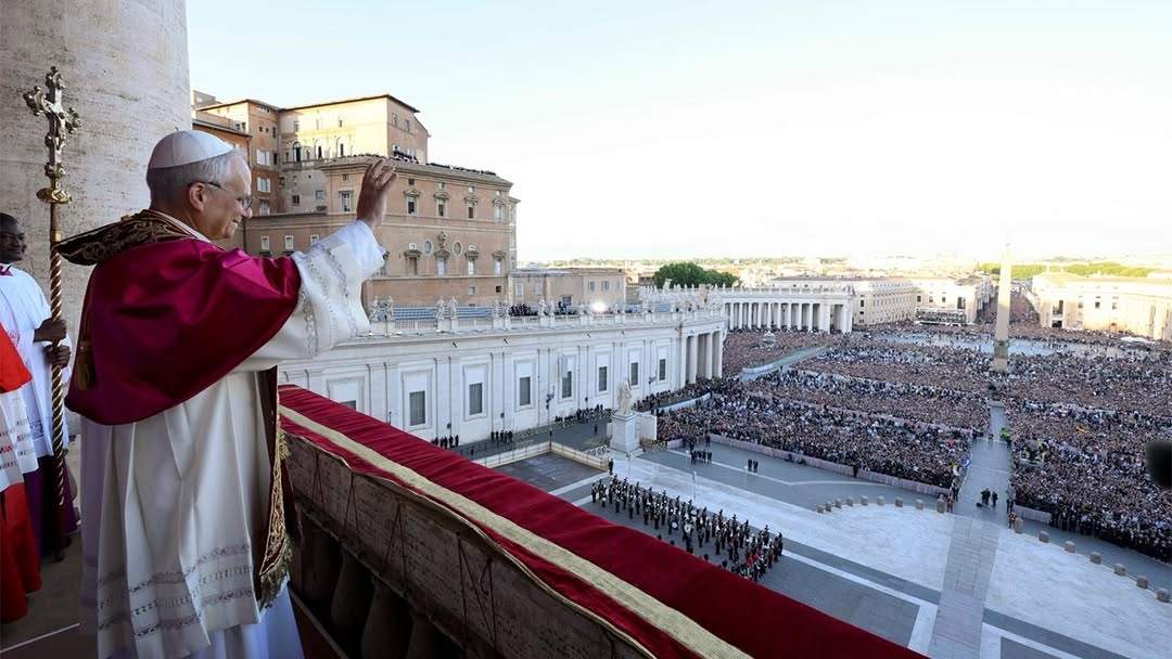 El cardenal Robert Francis Prevost fue elegido 267º Sucesor de Pedro