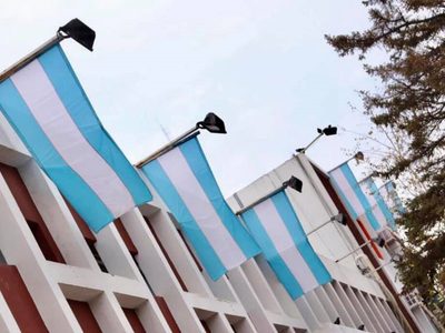 Zapala: Municipalidad renueva Banderas de Argentina en edificios y oficinas