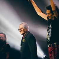Los 50 del eterno Lora con la banda roquera