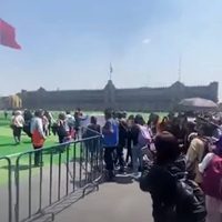 CNTE irrumpe en mega cancha de futbol en el Zócalo: “¡Si no hay solución, aquí será el plantón!”