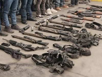 Juez vincula a 17 por portación de de armas exclusivas del Ejército en Michoacán