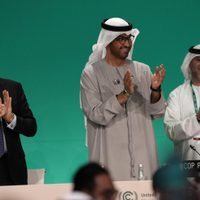 Delegados en la COP28 acuerdan "transición para alejarse" de los combustibles fósiles
