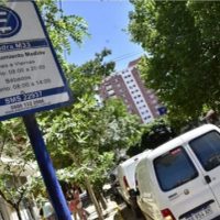 El estacionamiento medido se divide entre defensores y detractores en San Martín de los Andes