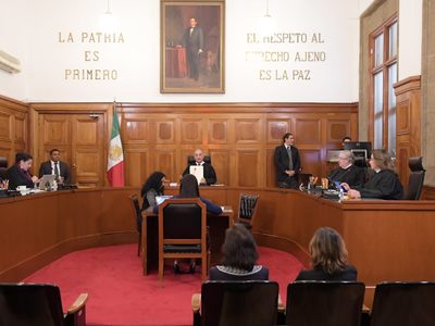 SCJN endurece reglas para bloqueo de cuentas; la UIF la acusa de obstaculizar prevención de delitos