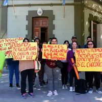 Vecinos de la meseta llevaron a la casa de gobierno el reclamo por falta de agua y luz