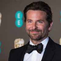 ¡Inesperado! Bradley Cooper podría estar cayendo en las redes de esta hermosa actriz cubana