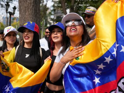 Migrantes venezolanos reviven sueños de regreso, pero los frena la incertidumbre económica