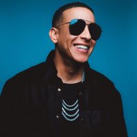 ¡Rarísimo! Daddy Yankee lo hace desde el agua y no le importa nada. ¿Está bien?