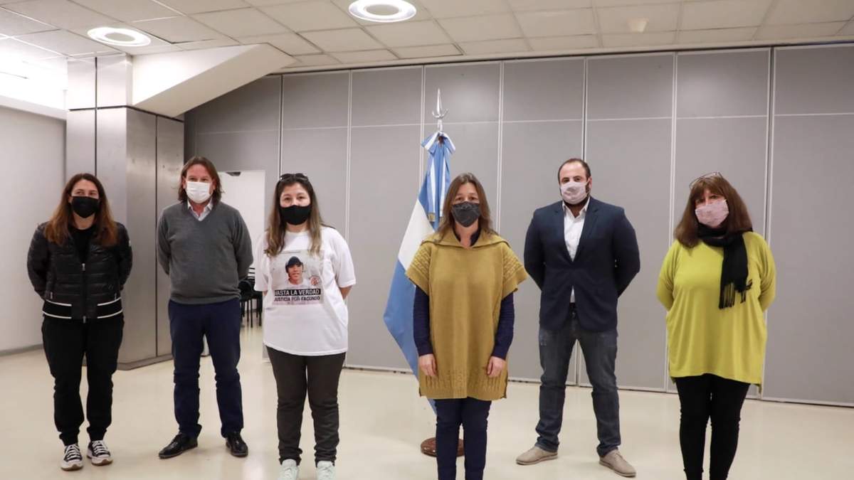 La ministra de Seguridad, Sabina Frederic, junto a Cristina Castro. Fuente: (Twitter)