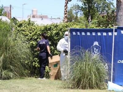 Encontraron muerto a un hombre en una plaza del barrio Villa Farrel