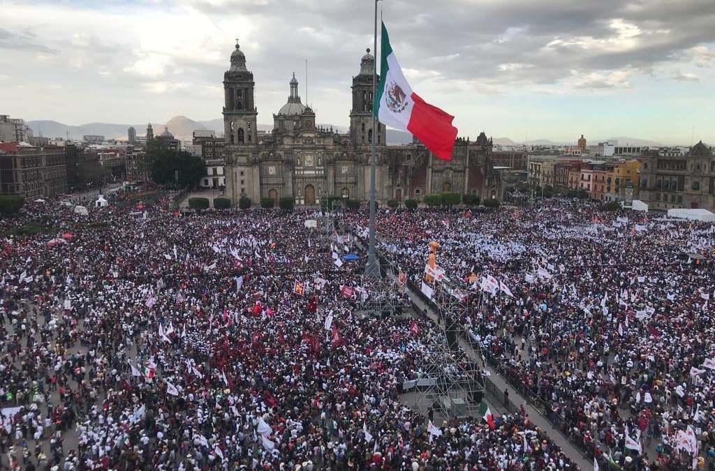 El Zócalo previo al discurso de López Obrador