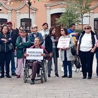 Maestros jubilados protestan en Coahuila por errores en cálculo de percepciones