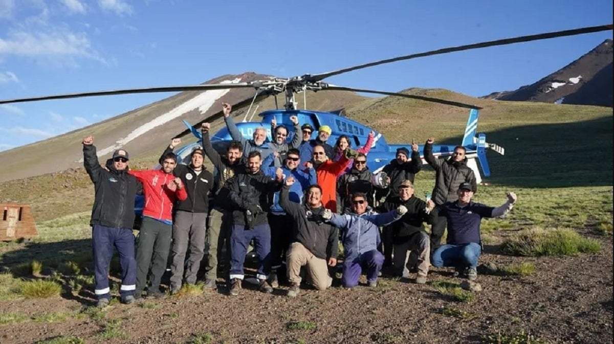 Los equipos celebran la finalización de la campaña de monitoreo. Fuente: (Gobierno de Neuquén)