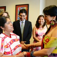 Con apoyo de GlobalGiving, Lila Downs busca recaudar 2.3 mdp para cubrir estudios de 34 indígenas