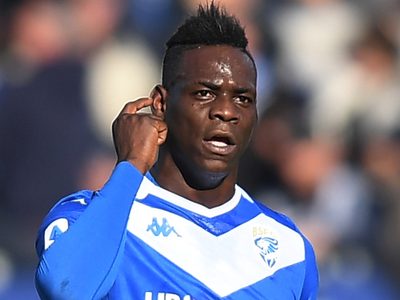 Mario Balotelli lejos de Brescia; se excusó y desde el club lo despiden