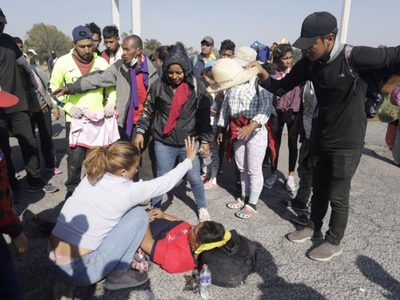 Agentes del INM atropellan a dos migrantes en Puebla