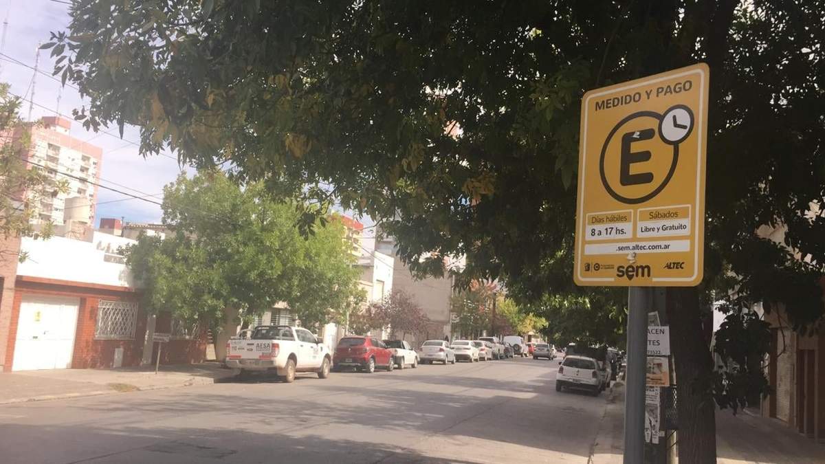 SEM estacionamiento medido.