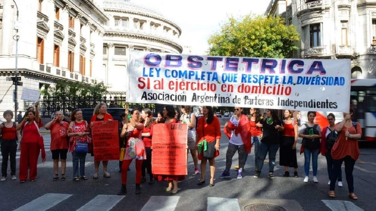 Las parteras independientes señalan adoctrinamiento a la profesión. Fuente: (Facebook)
