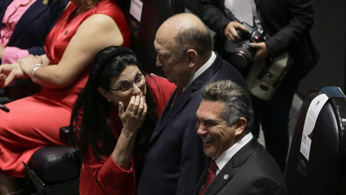 Marcela Guerra, Rubén Moreira y Alejandro Moreno Cárdenas este domingo en San Lázaro