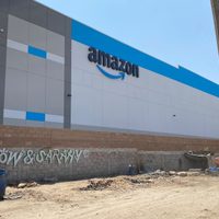 Amazon responde a las críticas por el almacén construido en una barriada de Tijuana