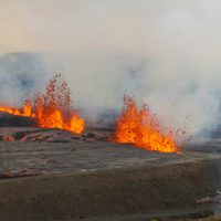Volcán entra en erupción en Islandia tras la evacuación de pueblo y un balneario