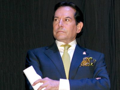 Juan José Origel fue "transformado" en muñeco para los haters