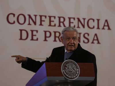 AMLO advierte de aspirantes que usan huaraches y mientan madres para ganar simpatías