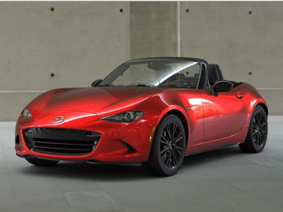 Joven se vuelve viral por pedir a Mazda respetar precio de 520 pesos de un MX-5 2024