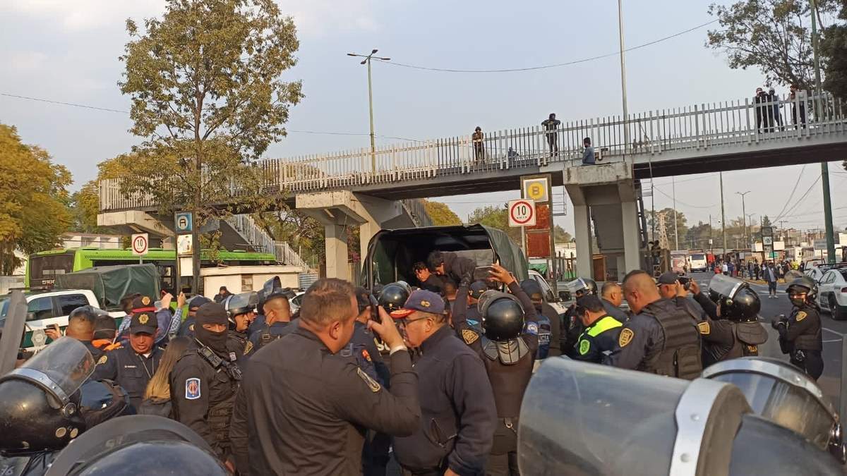 Detención de los jóvenes en la estación de la Línea 2