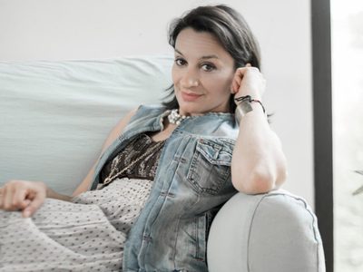 Le devolvió la vida: Anita Martínez y un desgarrador relato sobre su difícil infancia