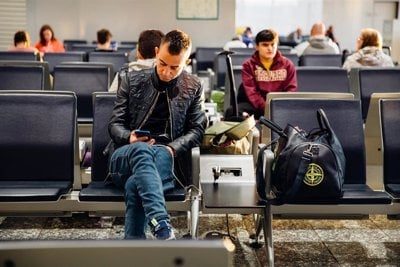 El FBI previene sobre el uso de estaciones de carga USB públicas para celular