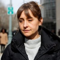 Ingresa a prisión la actriz Allison Mack para cumplir una sentencia de tres años por caso NXIVM