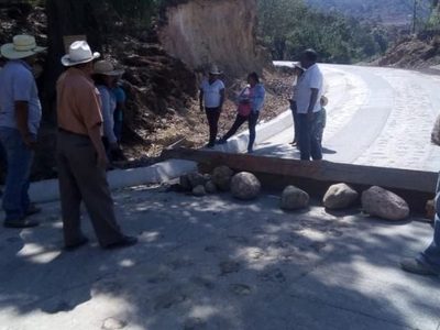 Encinas y Murat se comprometen a resarcir daños por la "muerte legal" de mil 13 comuneros