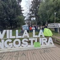 “Sin techo no hay futuro”: protesta en Villa La Angostura por la falta de vivienda