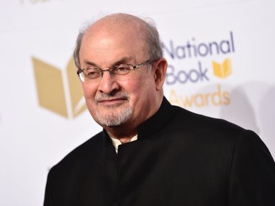 Salman Rushdie alerta del riesgo para la libertad de expresión en inusual discurso