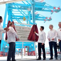 Peña Nieto y Ruiz Esparza presumen obras con tufo de corrupción