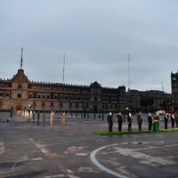 Izan bandera a media asta por víctimas de los sismos de 1985 y 2017