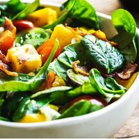 Nutrición gratis: la planta que crece como yuyo en el jardín y que se puede comer en ensalada