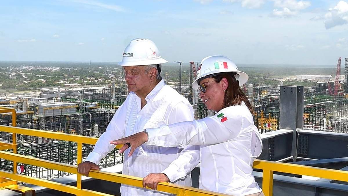 AMLO y Rocío Nahle en la inauguración de operaciones de la refinería