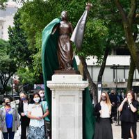 CDMX: Sheinbaum devela estatua en Paseo de Heroínas para 'mexicanas anónimas”