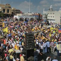 Petroleros y perredistas marchan en Tabasco contra alza a gasolinas