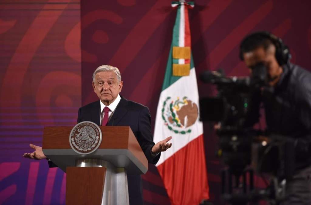 Todo lo que tiene la Secretaría de la Defensa sobre el caso de los 43 desparecidos se ha entregado, reiteró el presidetne López Obrador