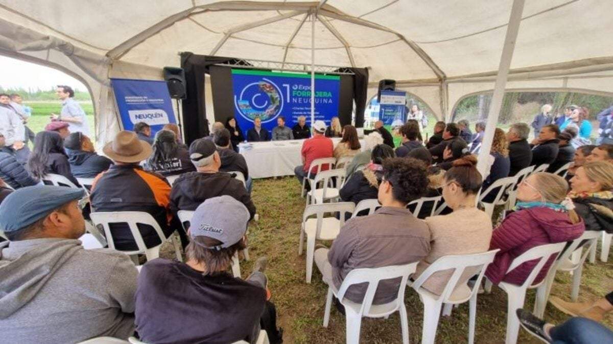 Durante la 1° Expo Forrajera Neuquina. Fuente: (Facebook)