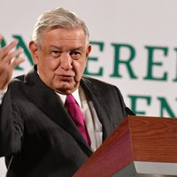 AMLO critica a intelectuales que piden cancelar obras: ¿qué no saben que da empleos?, dice